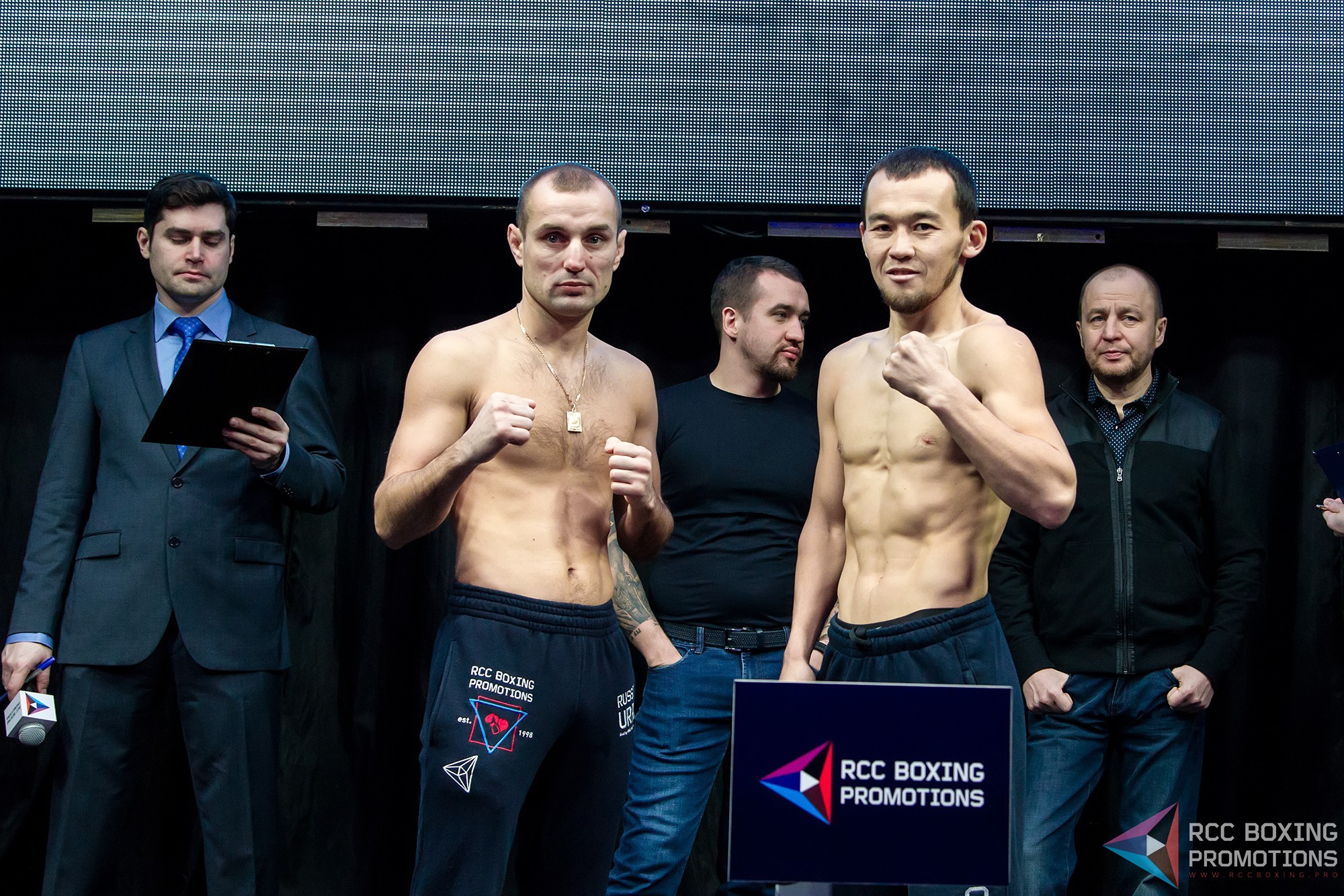 Boxing promotions. Взвешивание участников. Взвешивание участников Extra Round. RCC Boxing афиша. RCC Boxing взвешивание.
